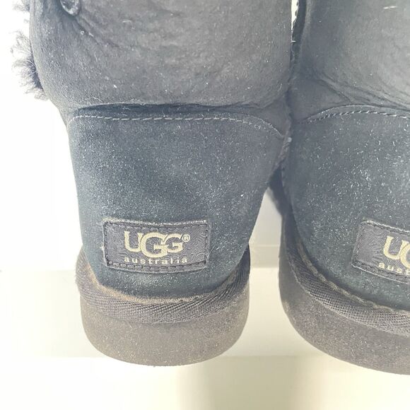 Ugg Australia Bailey Button 5803 Black Suede Sheepskin Boots Women’s Size 7 - Picture 6 of 12